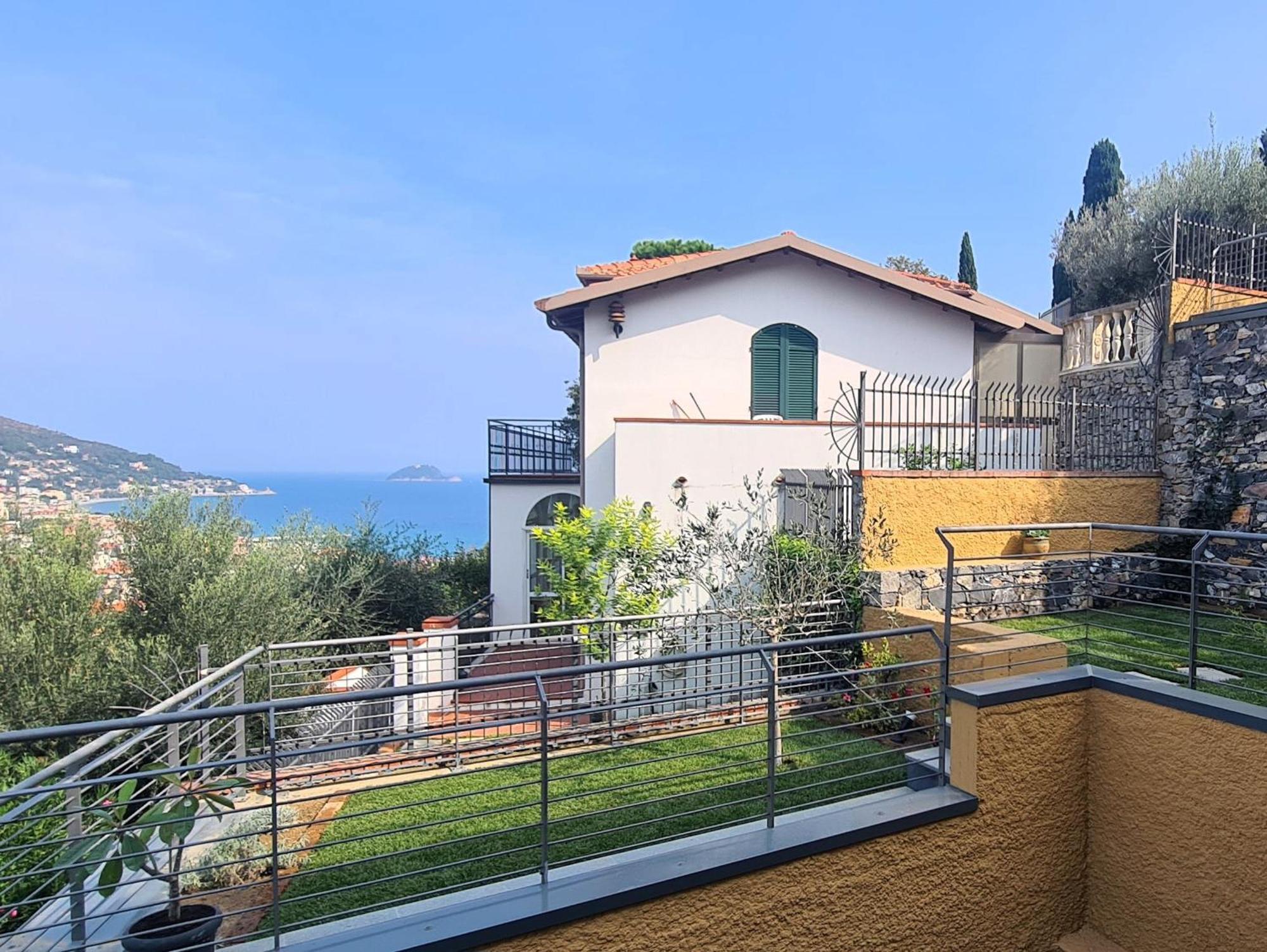Luce Di Mare - Design With Sea View In Apartment Alassio